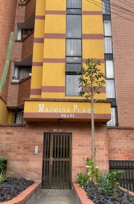 4 - 3 Banos , Enfrente Del Exito De Laureles Apartment