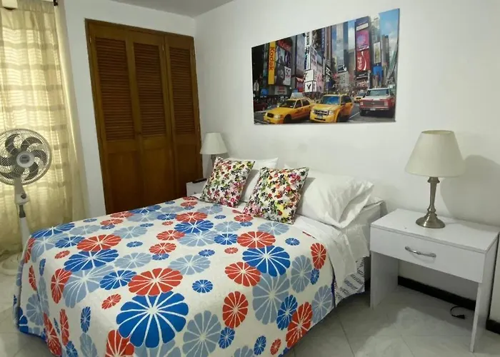 4 Habitaciones - 3 Banos , Enfrente Del Exito De Laureles